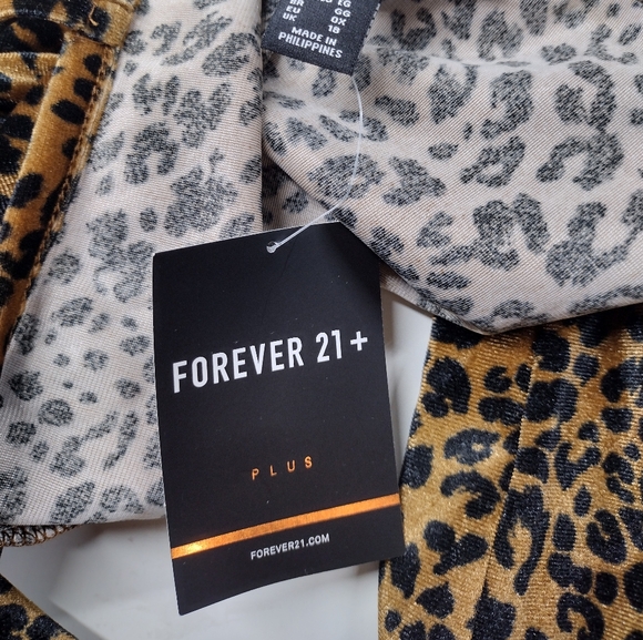 Forever 21 Leopard Cheetah Print Velvet Bodysuit Romper Pantsuit - Picture 5 of 6